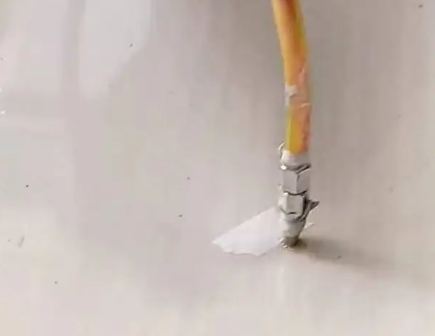 余姚瓷砖空鼓维修公司专业解答在瓷砖铺贴过程中，如果使用的砂料过粗（如全部使用了粗砂），可能会导致以下问题